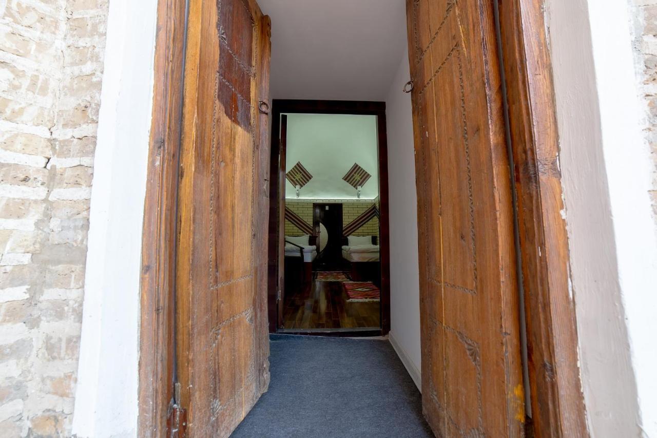 Feruzkhan Hotel - Madrassah Mohammed Rakhim Khan 1871 Хива Екстериор снимка
